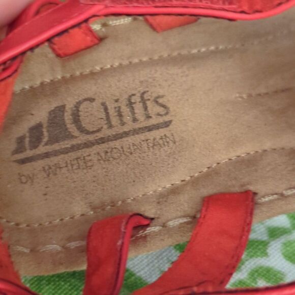 Cliffs by white mountain red sandals - Picture 8 of 10